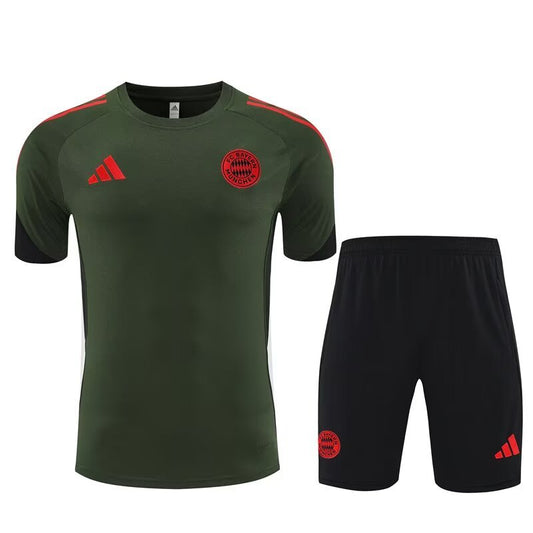 Ensemble T-Shirt et Short Bayern 2025/26